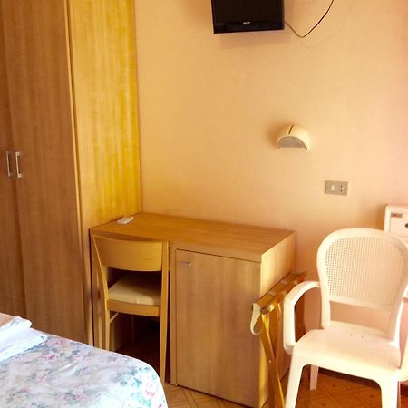 Hotel Settebello B&B Cesenatico Habitación foto